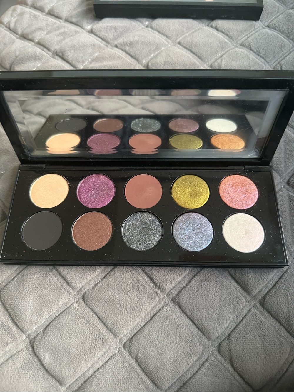 Pat McGrath Vibrant 12-Color Eye Shadow Palette - Multi-Color